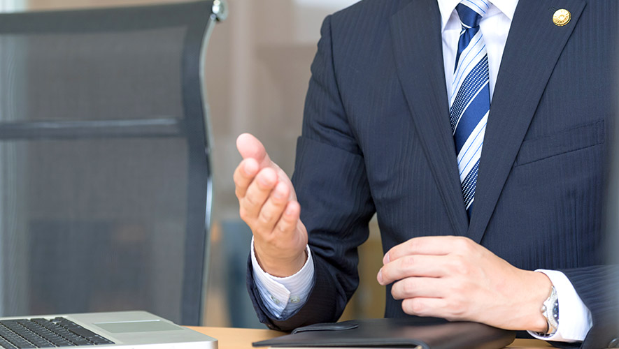 説明中の弁護士